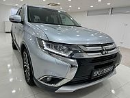 Mitsubishi Outlander 2.4 CVT Sunroof Facelift 2015 Silver Rear Entertainment